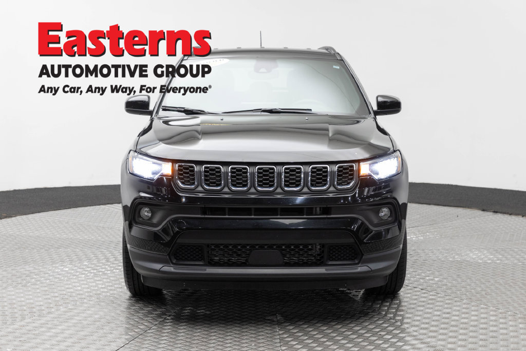 Used 2024 Jeep Compass Latitude AWD/4WD image 4