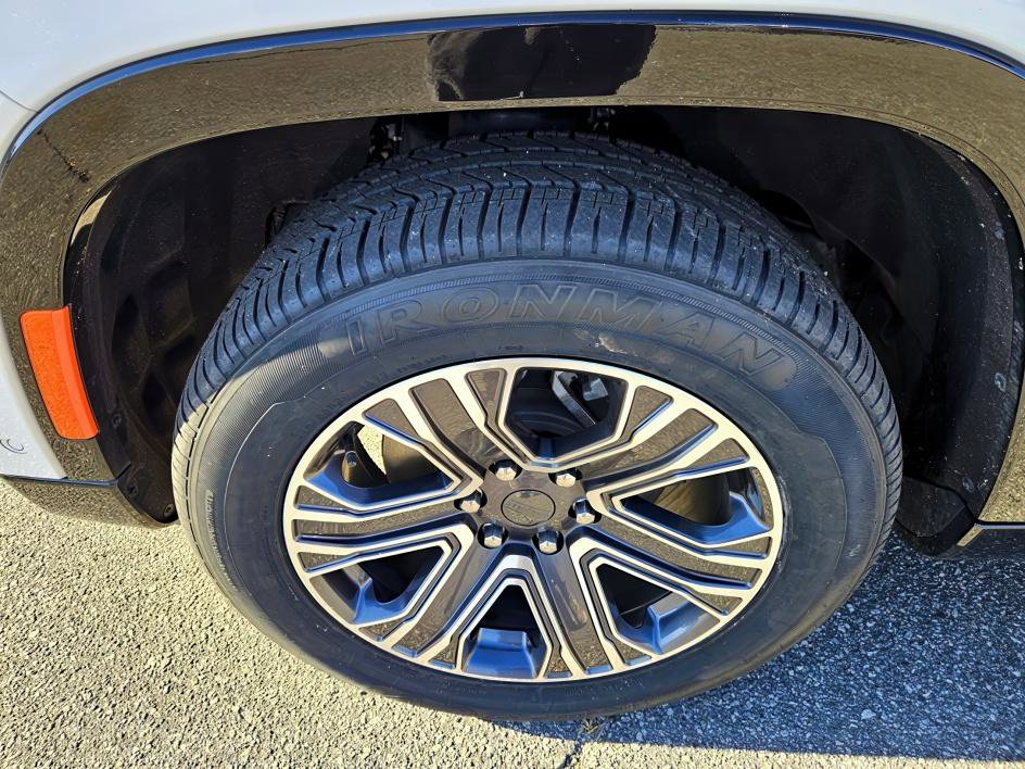 Used 2024 Jeep Wagoneer L 4WD w/ Premium Group I image 18