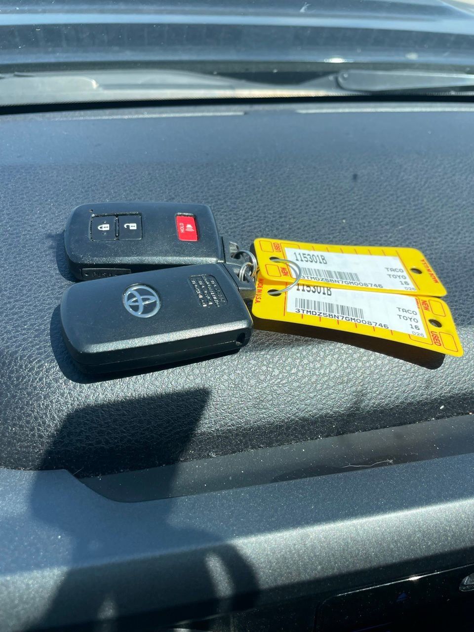 Used 2016 Toyota Tacoma TRD Sport w/ Towing Package AWD/4WD image 13