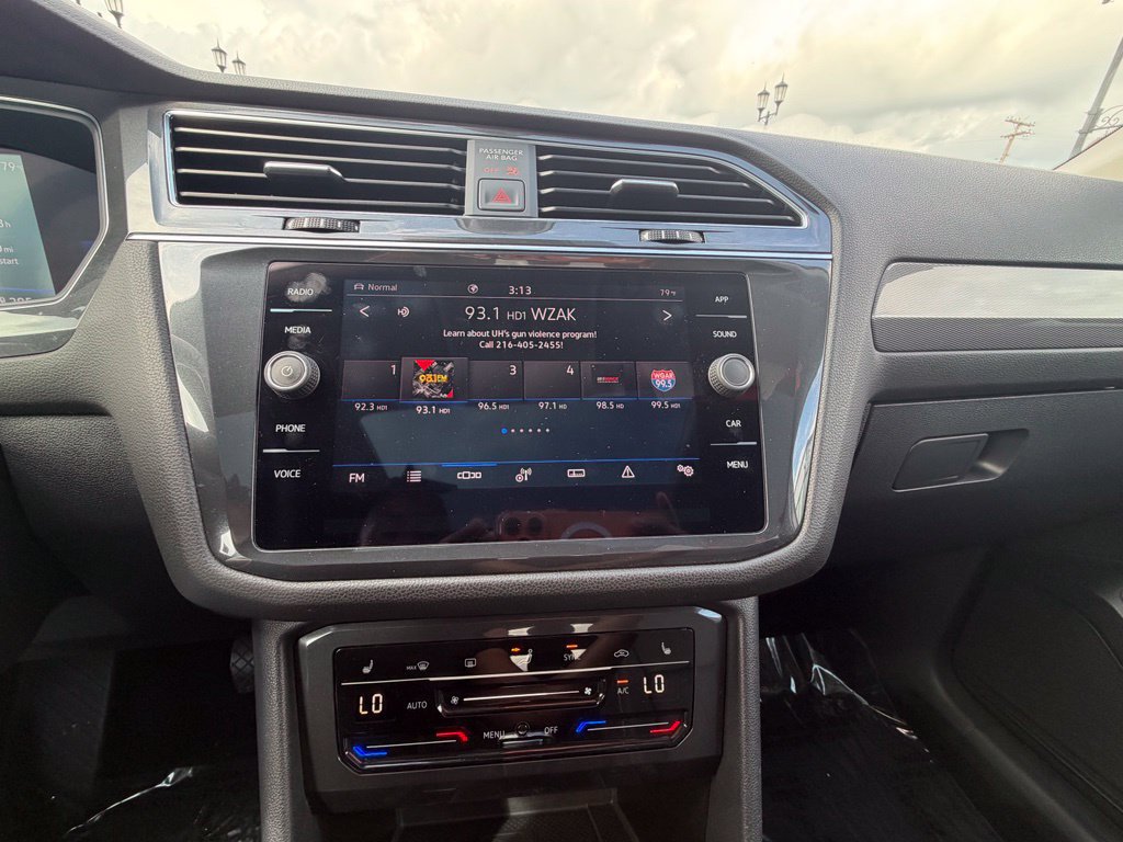 Used 2023 Volkswagen Tiguan SE w/ Panoramic Sunroof Package AWD/4WD image 13