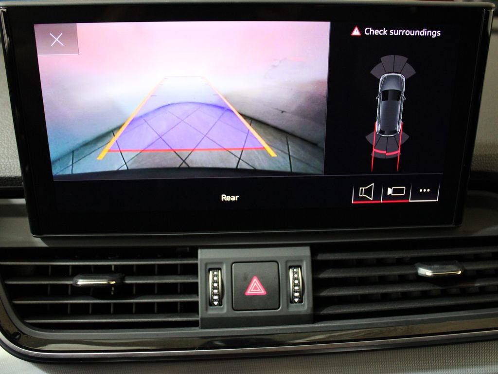 Certified 2025 Audi Q5 2.0T Premium w/ Convenience Plus Package image 4