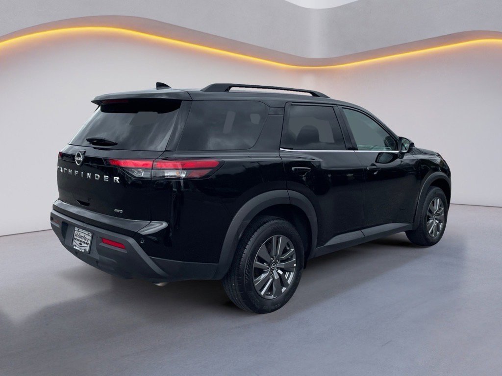 Used 2025 Nissan Pathfinder SV image 7