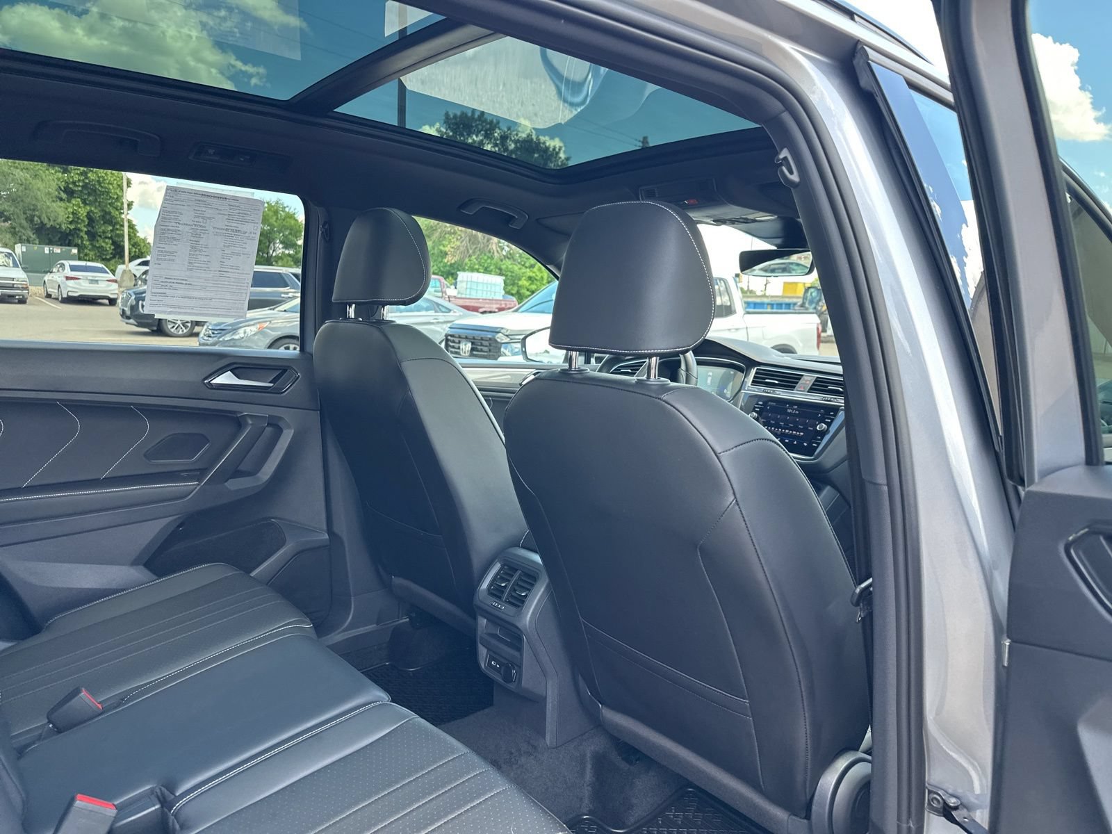 Certified 2024 Volkswagen Tiguan SE R-Line AWD/4WD image 35