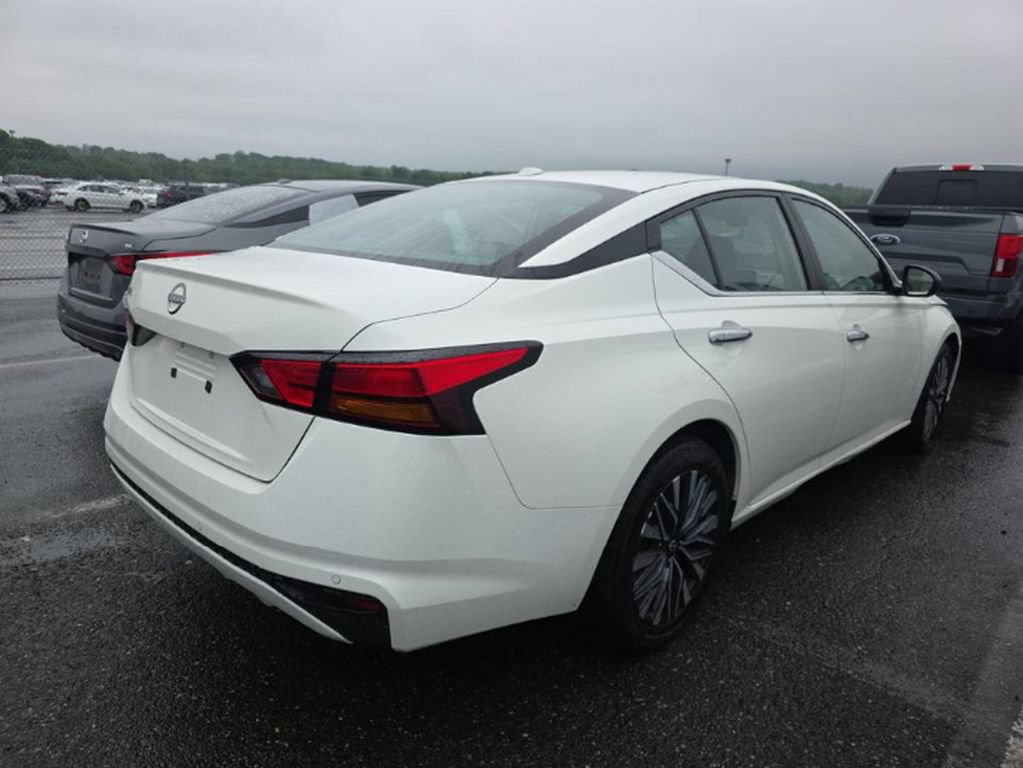 Used 2025 Nissan Altima 2.5 SV FWD image 4