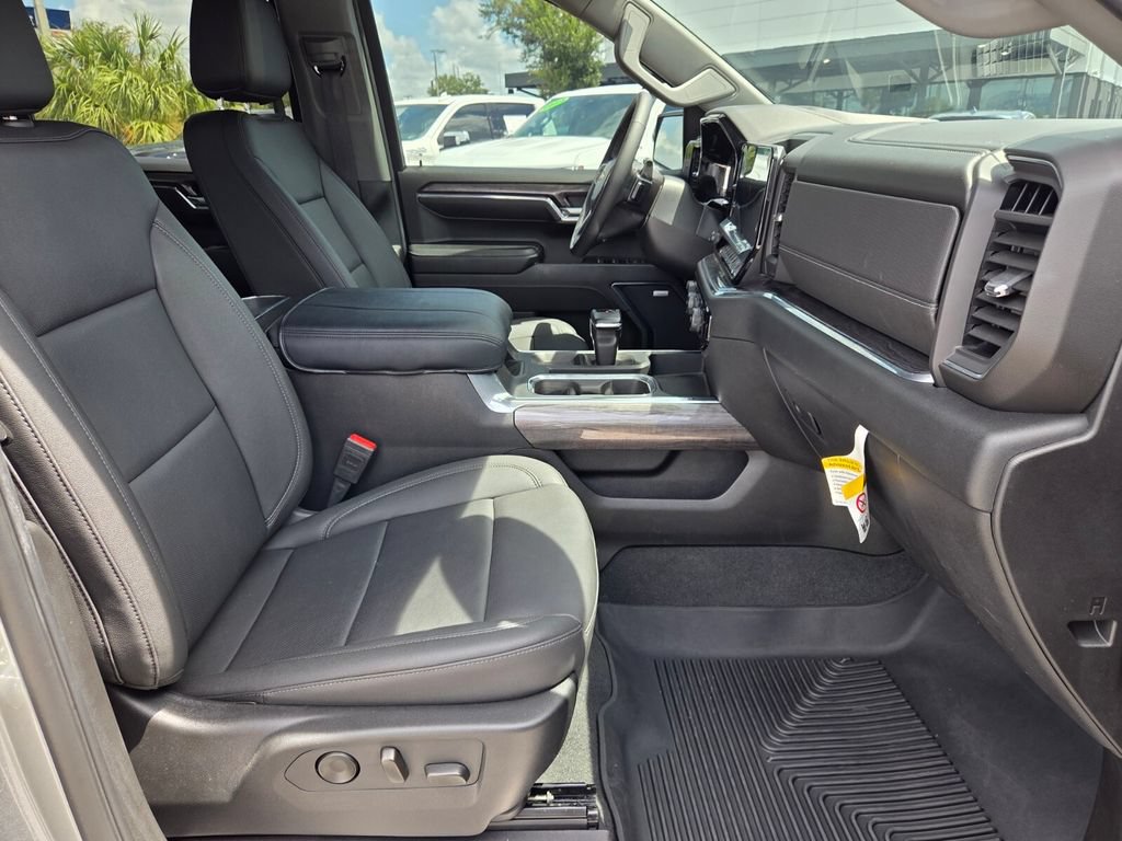 Used 2024 Chevrolet Silverado 1500 LTZ RWD image 16