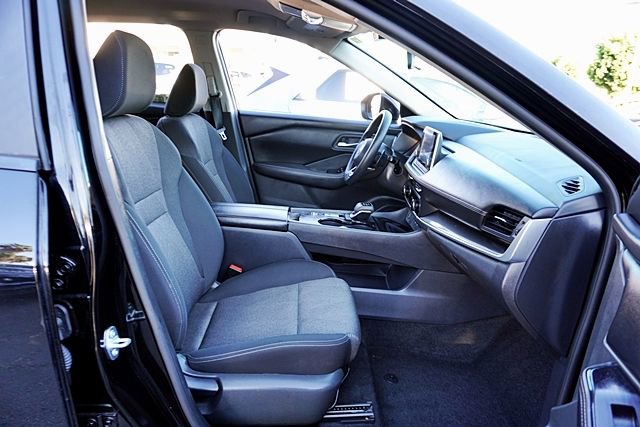 Used 2024 Nissan Rogue SV FWD image 12