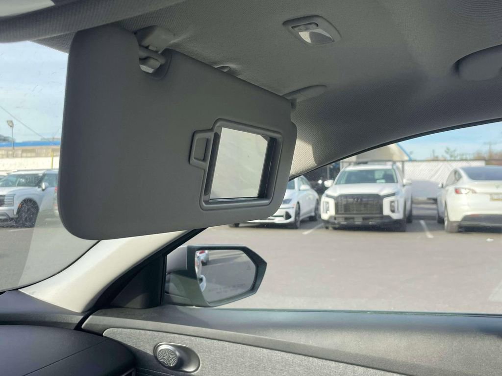 Used 2023 Hyundai Elantra Limited image 33