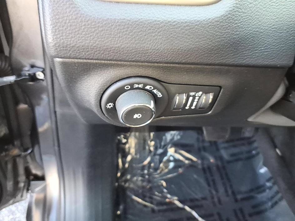 Used 2019 Jeep Compass Latitude AWD/4WD image 12