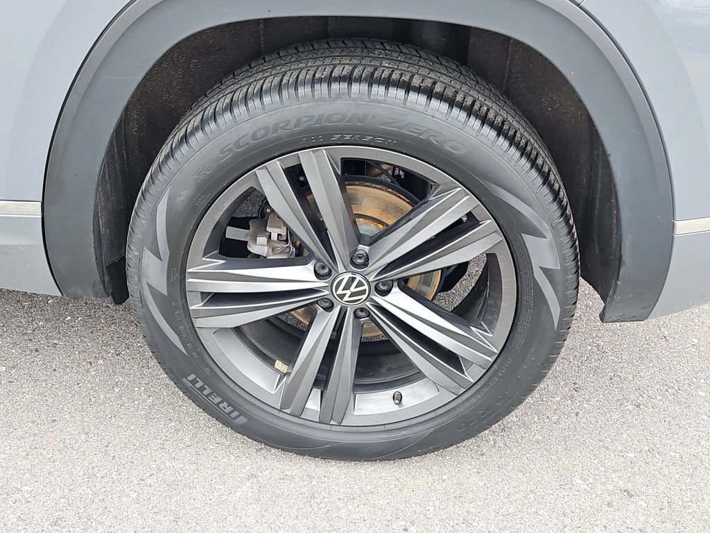 Used 2022 Volkswagen Atlas Cross Sport SEL R-Line AWD/4WD image 8