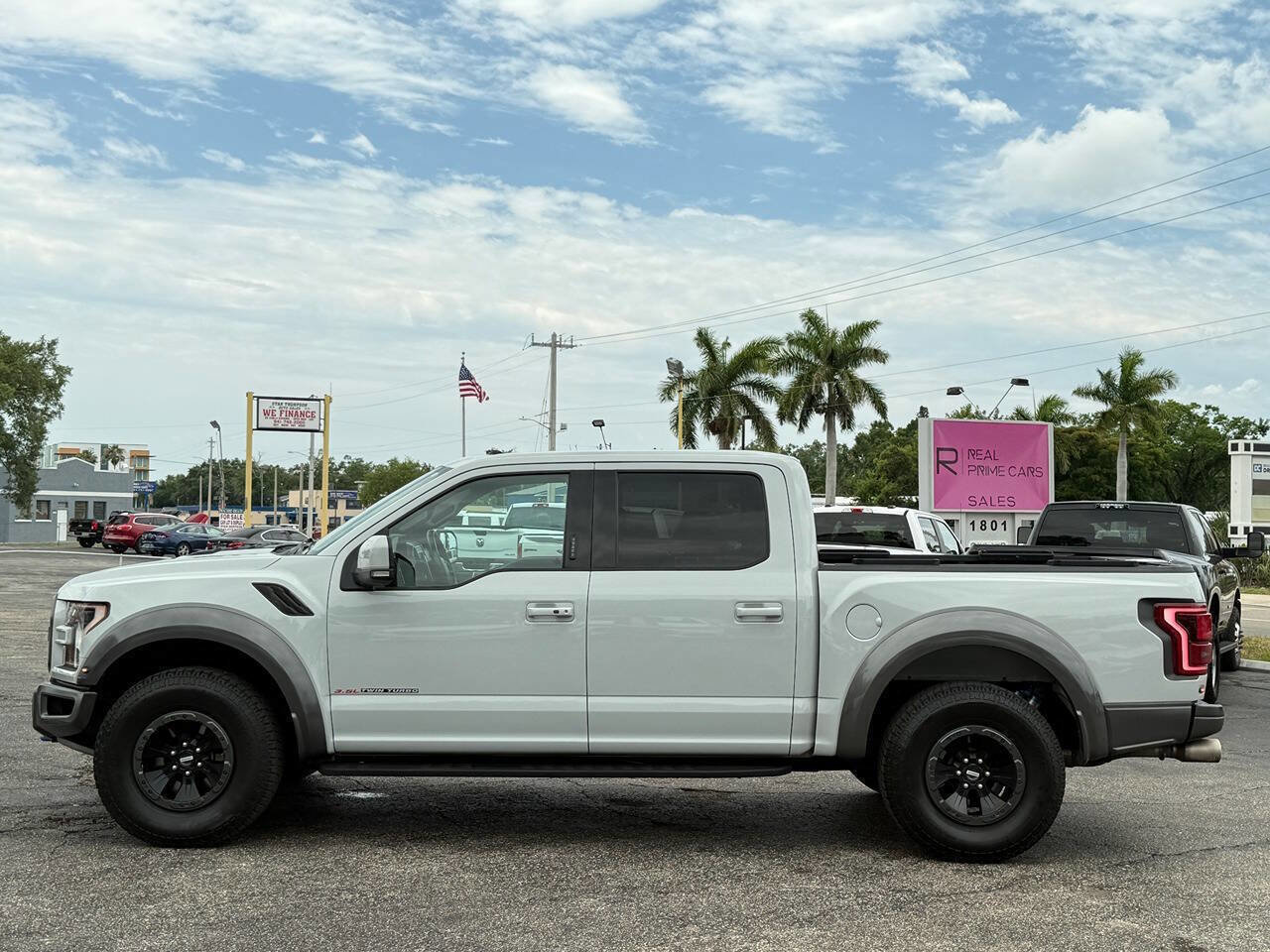Used 2017 Ford F150 Raptor w/ Equipment Group 802A Luxury AWD/4WD image 5