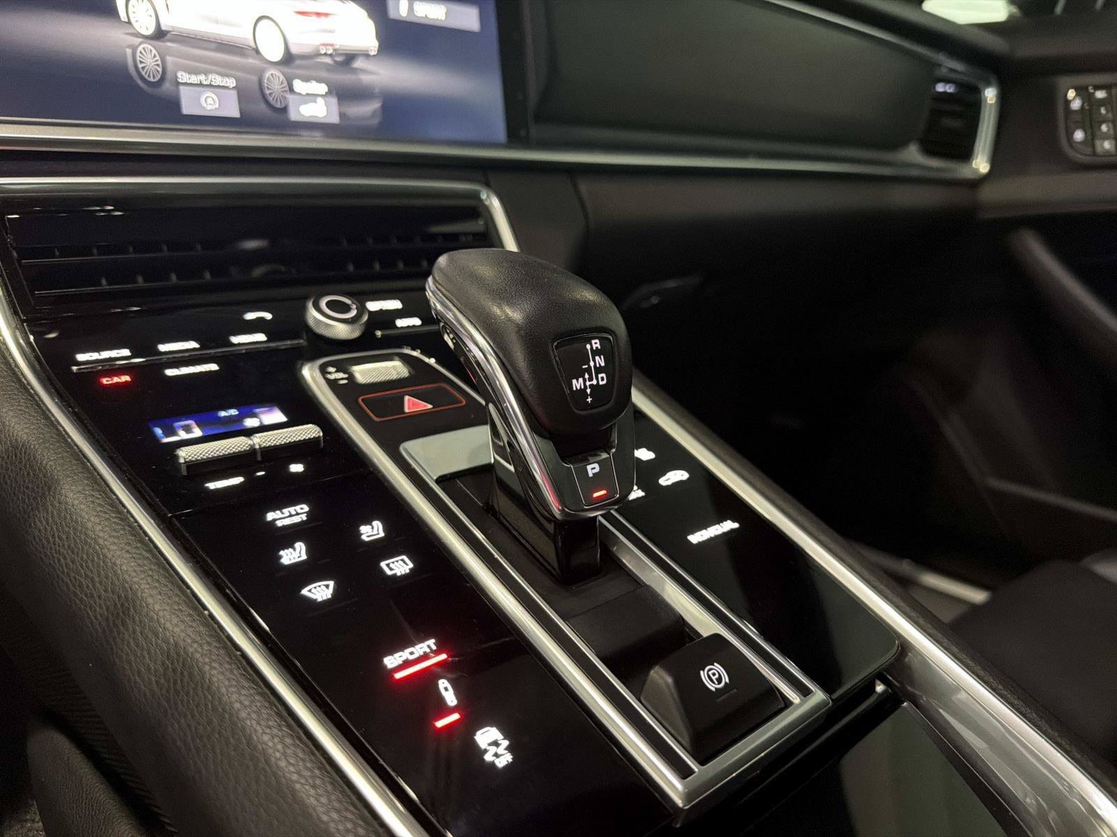Used 2020 Porsche Panamera RWD image 20
