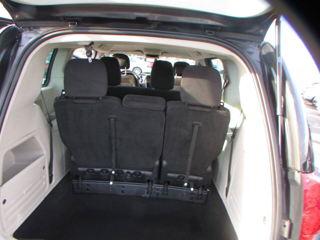Used 2013 Dodge Grand Caravan American Value Package FWD image 10