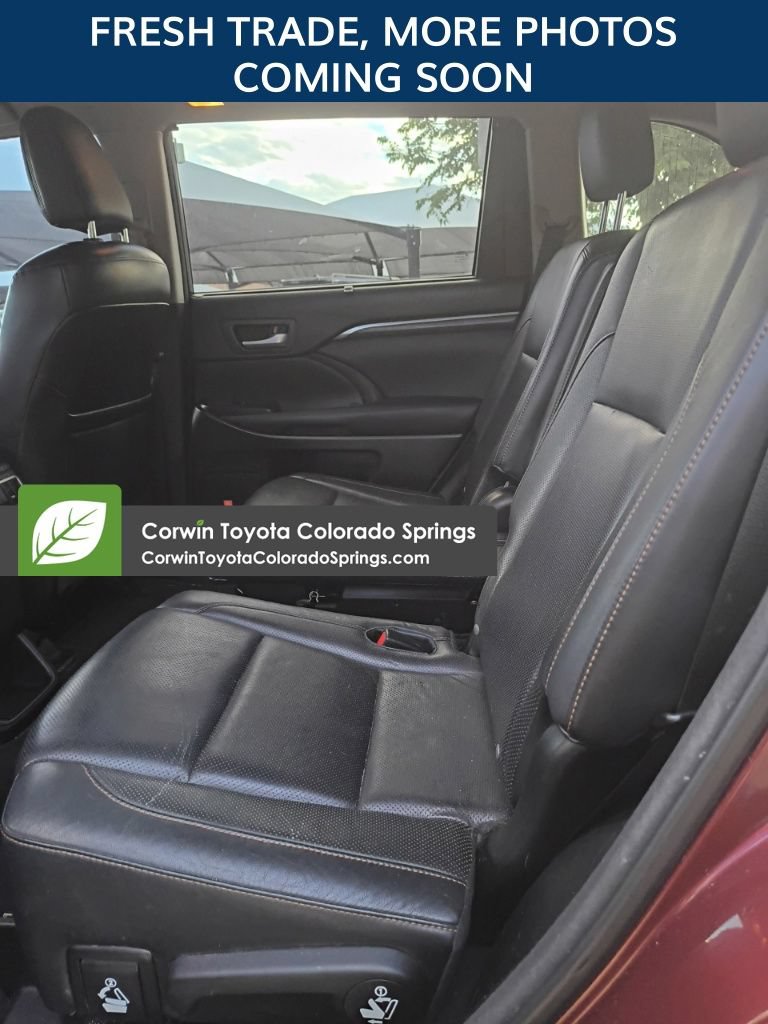 Used 2015 Toyota Highlander Limited w/ Driver Technology Package FWD image 11