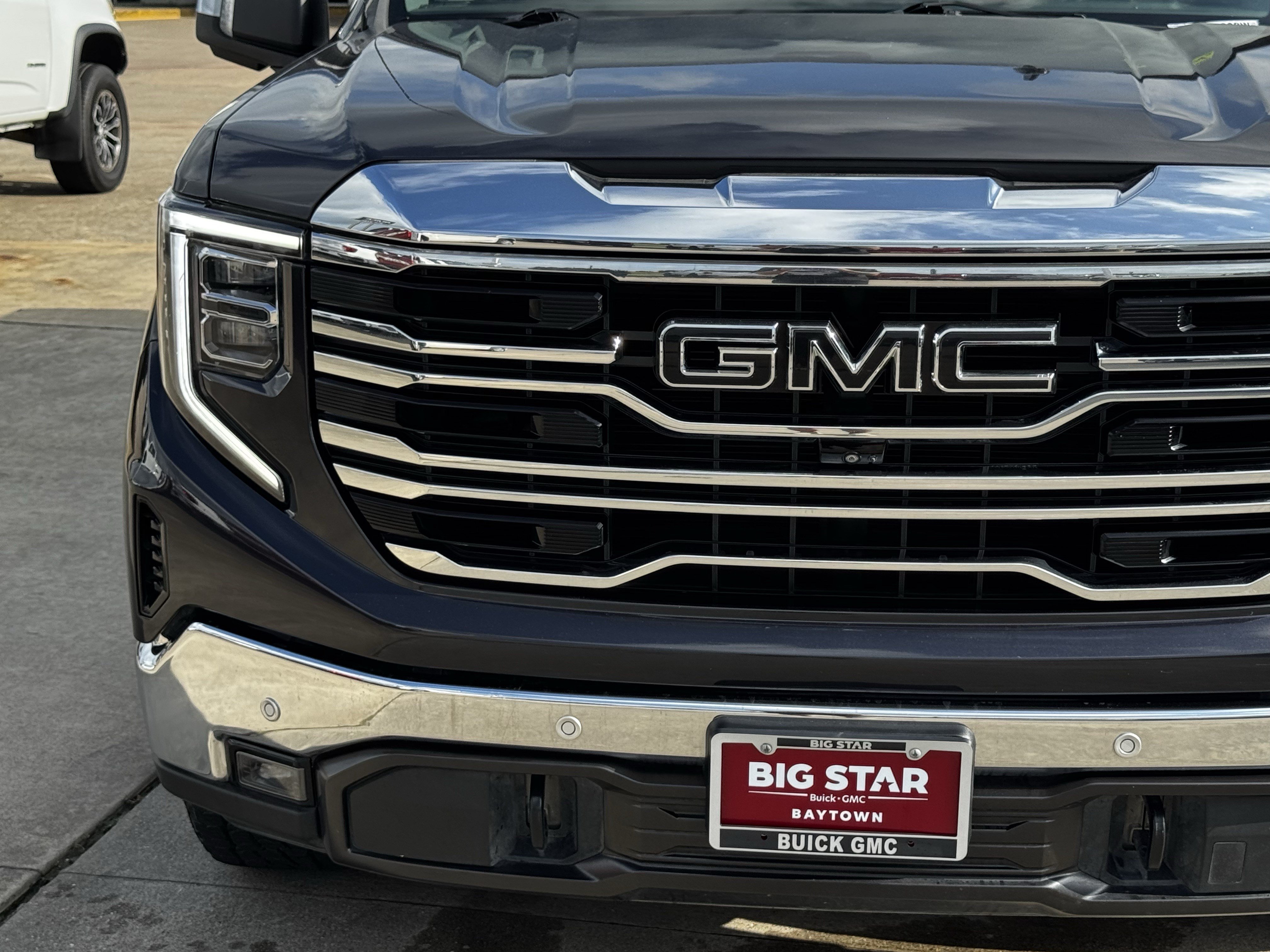 Used 2023 GMC Sierra 1500 SLT AWD/4WD image 13