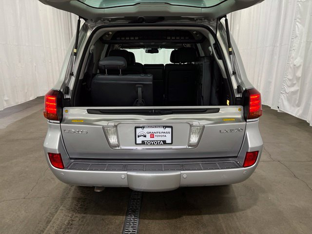 Used 2009 Lexus LX 570 4WD w/ Preferred Accessory Pkg image 14