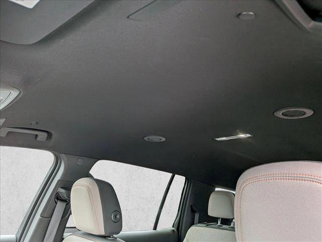 Used 2025 Chevrolet Traverse LT image 17