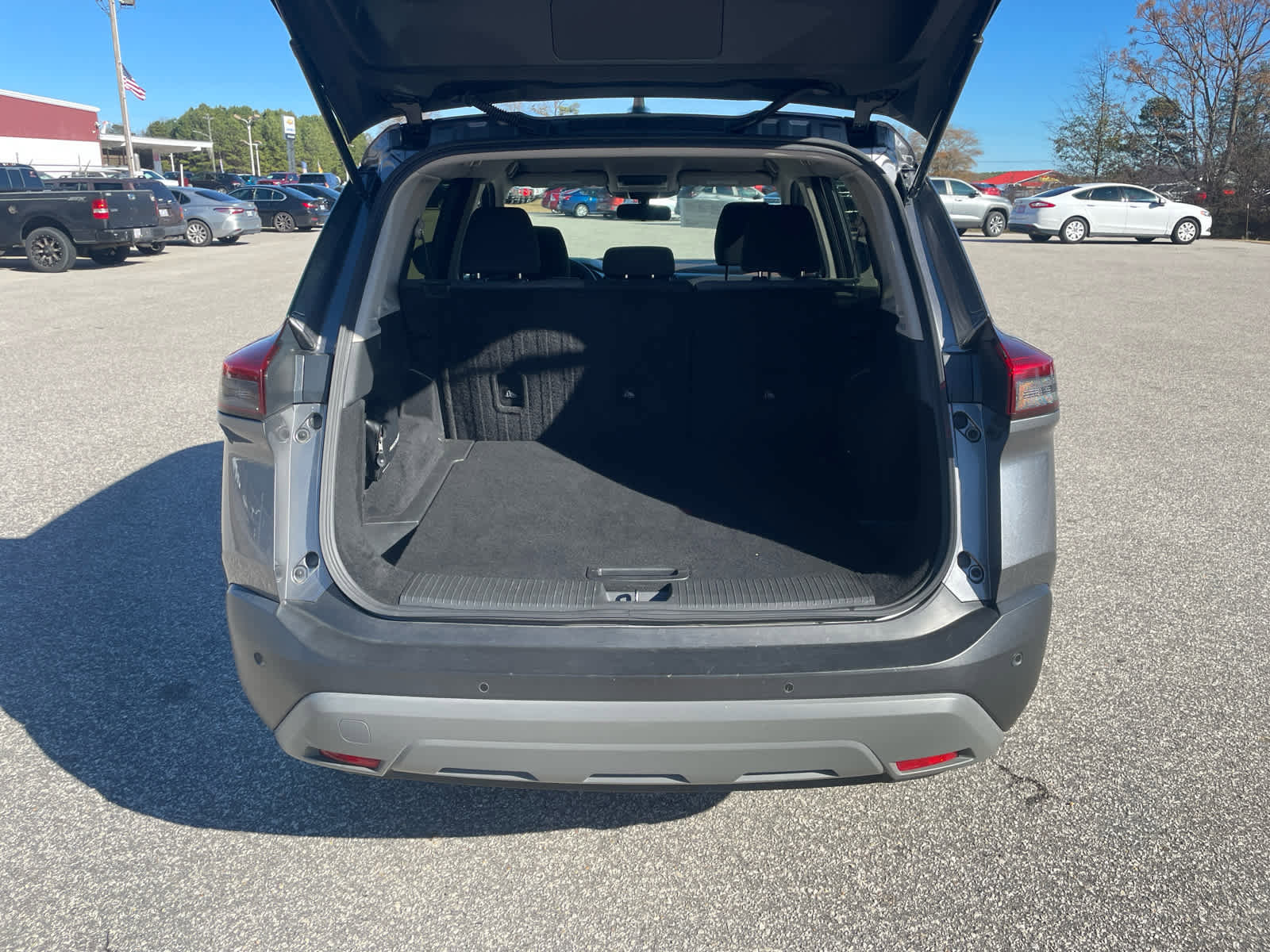 Used 2023 Nissan Rogue SV image 15