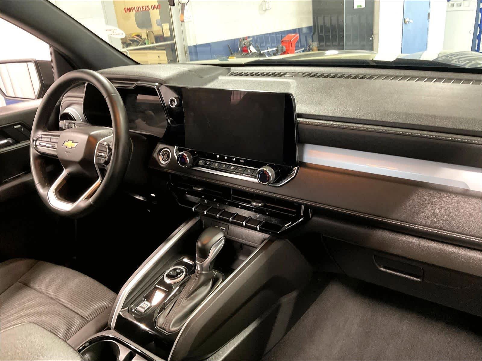 Used 2023 Chevrolet Colorado LT w/ LT Convenience Package AWD/4WD image 14