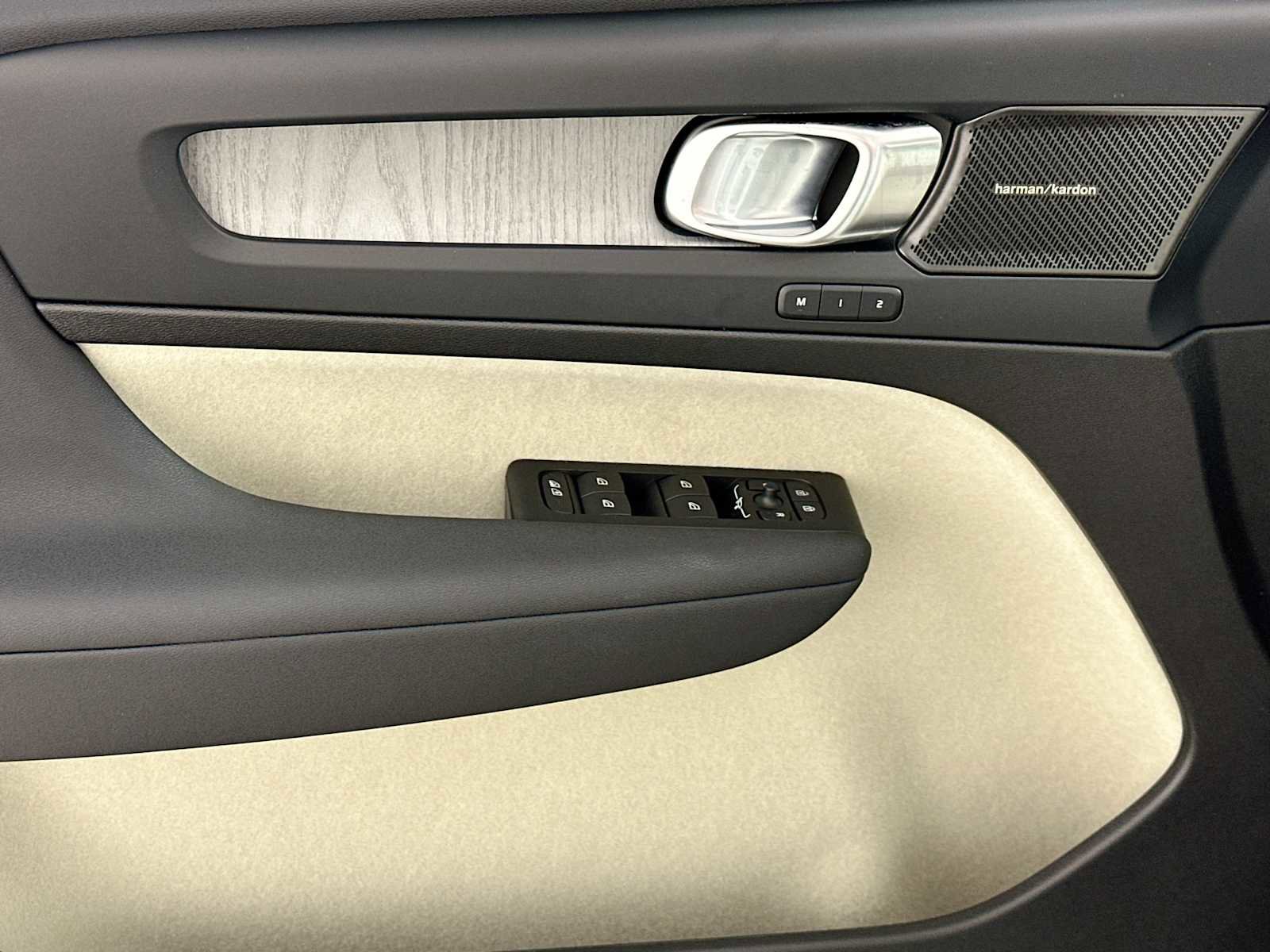 New 2026 Volvo XC40 B5 Ultra w/ Climate Package image 17