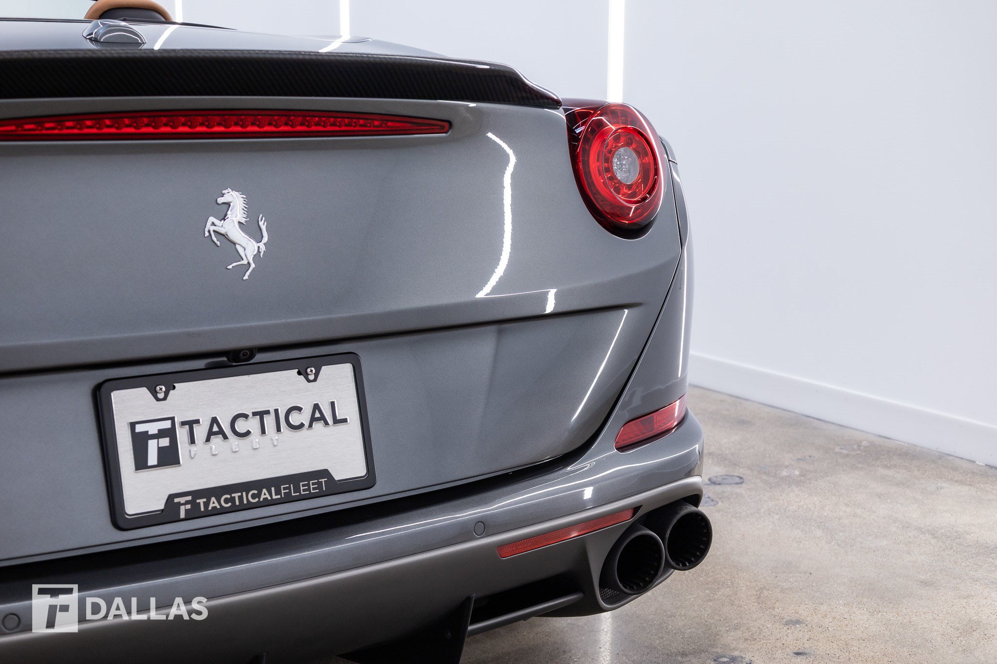 Used 2017 Ferrari California T RWD image 12