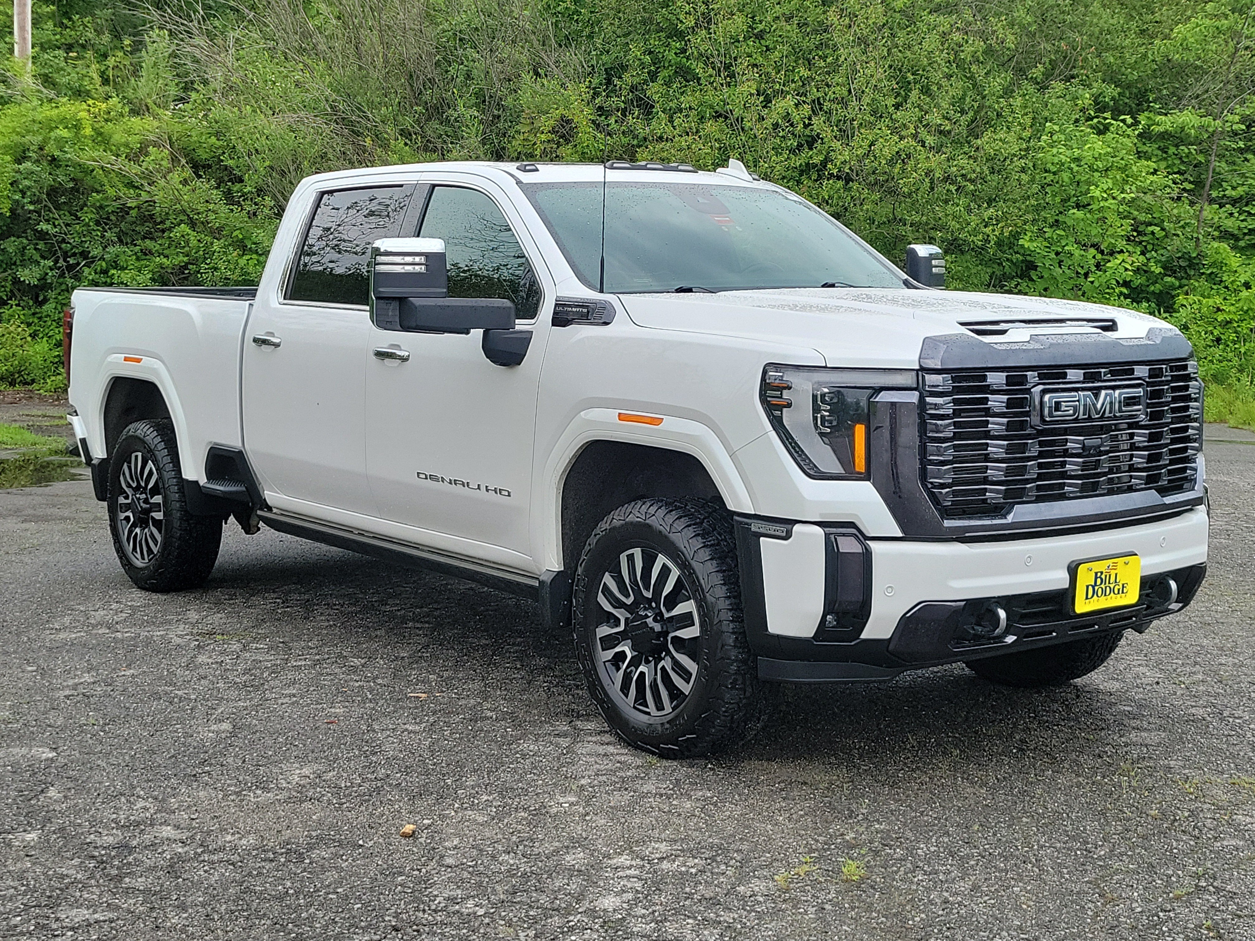 Used 2024 GMC Sierra 3500 Denali Ultimate AWD/4WD image 3