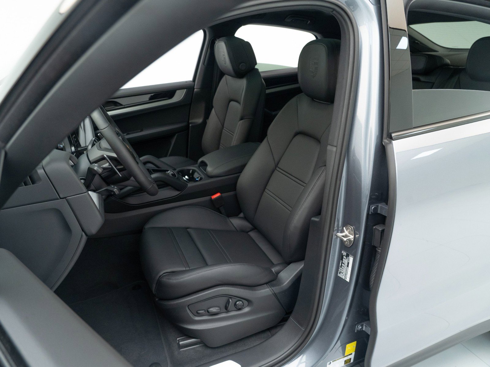 New 2026 Porsche Cayenne GTS AWD/4WD image 5