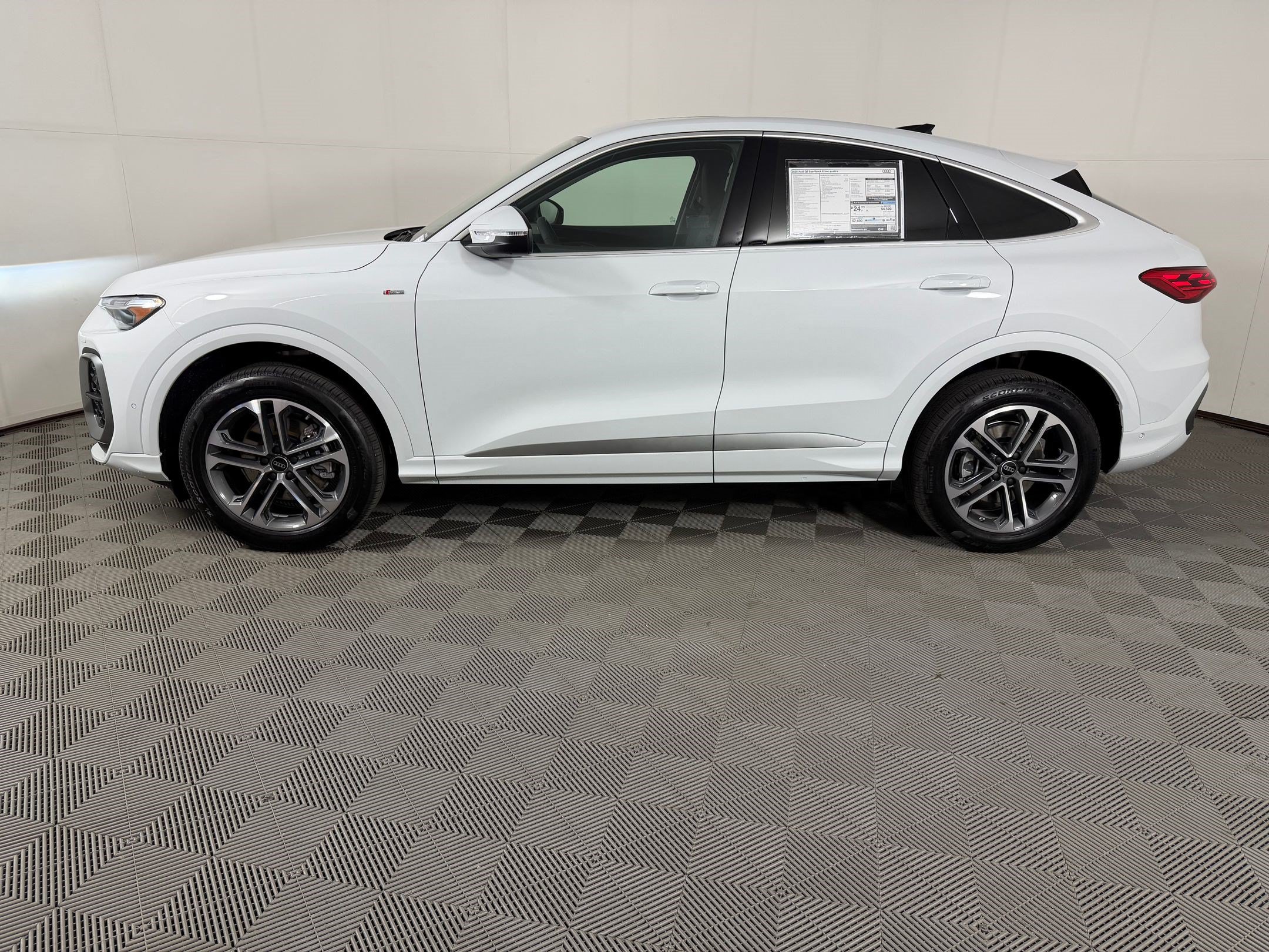 New 2026 Audi Q5 Premium Plus AWD/4WD image 2