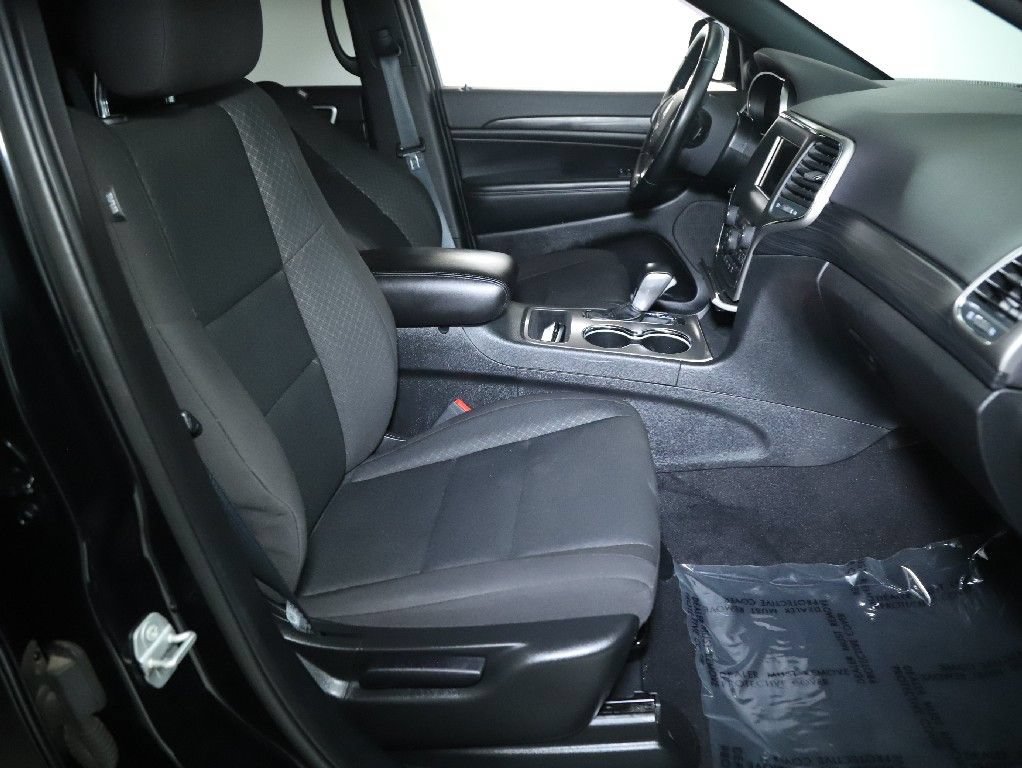 Used 2021 Jeep Grand Cherokee Laredo AWD/4WD image 34