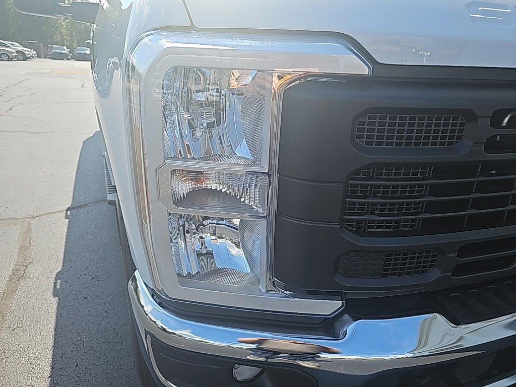 New 2026 Ford F250 4x4 Crew Cab Super Duty image 7