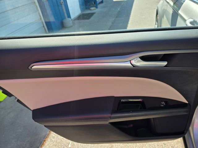 Used 2016 Ford Fusion Titanium AWD/4WD image 19