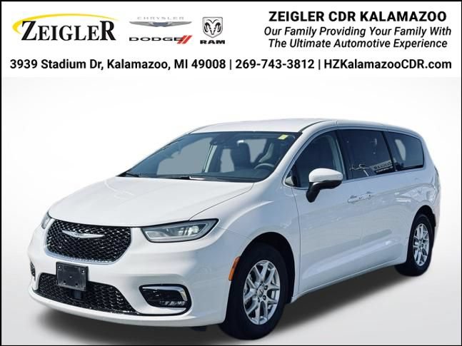 Certified 2024 Chrysler Pacifica Touring-L
