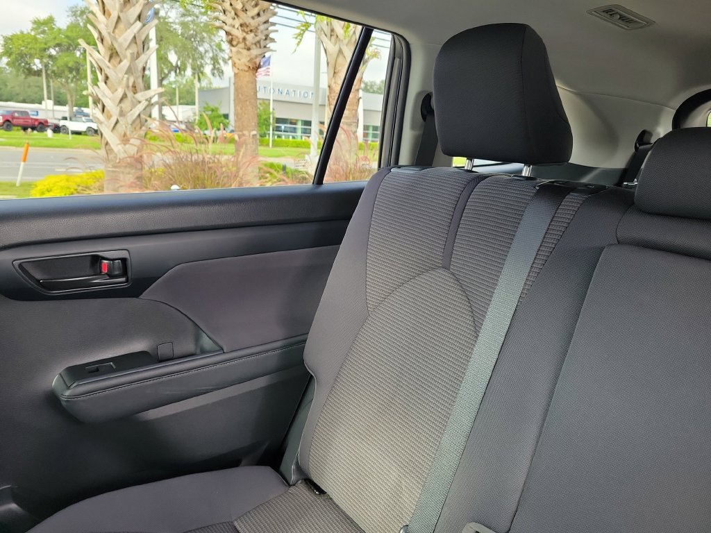 Used 2023 Toyota Highlander LE FWD image 12