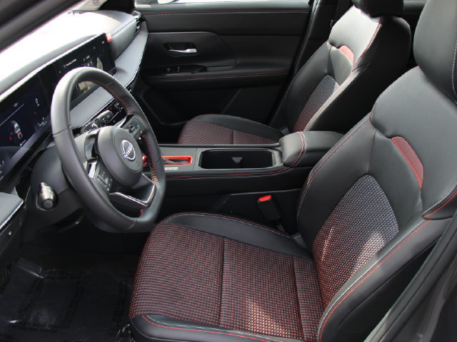 Used 2025 Nissan Kicks SR AWD/4WD image 15