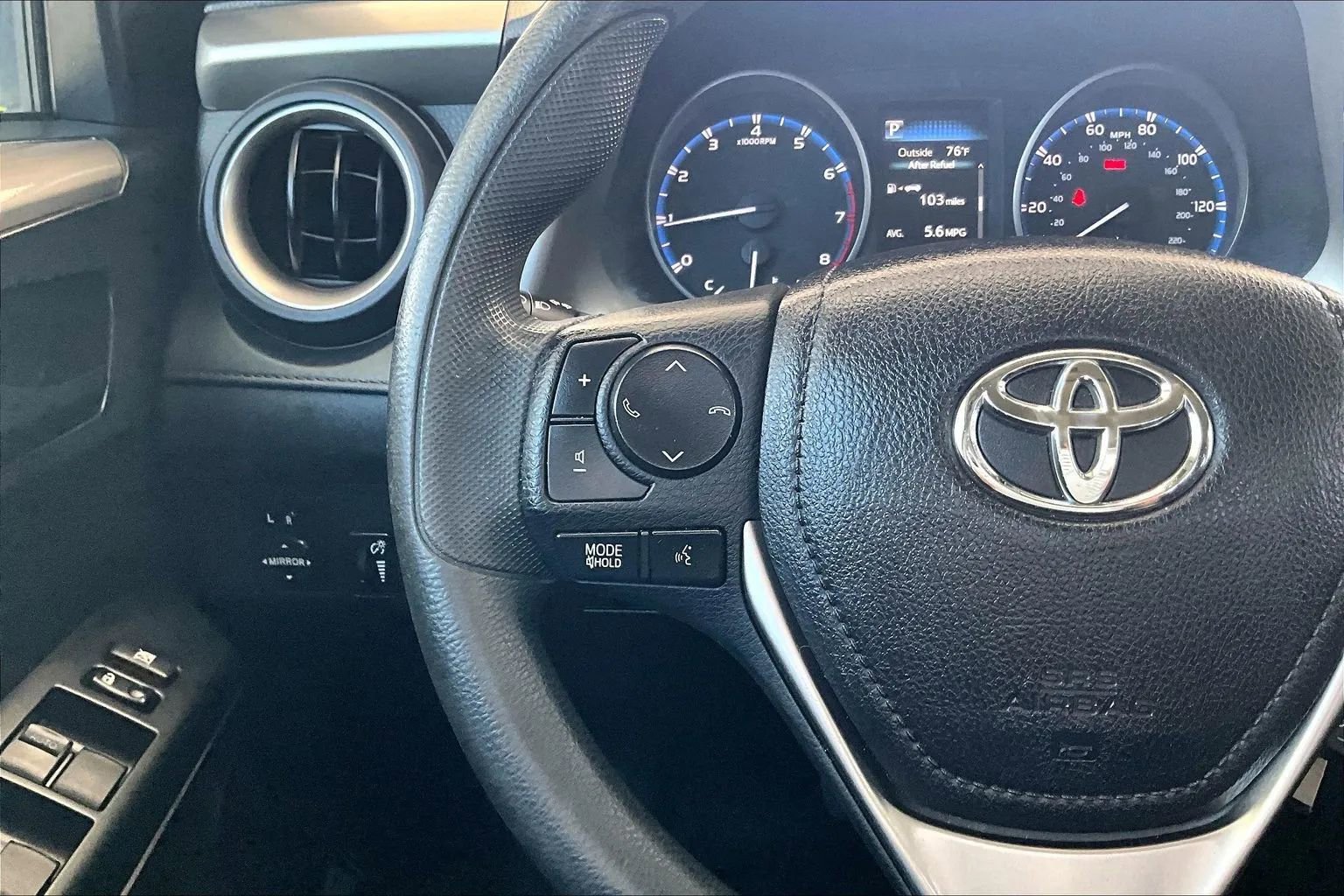 Used 2017 Toyota RAV4 LE FWD image 10