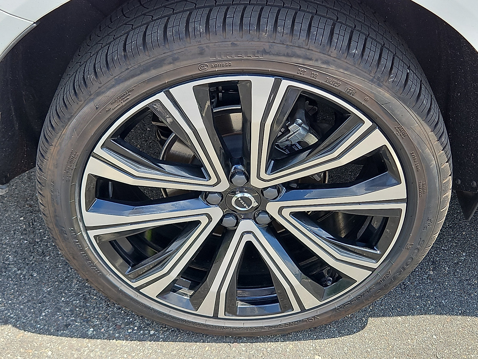 Used 2023 Volvo XC60 B5 Ultimate w/ Climate Package AWD/4WD image 10