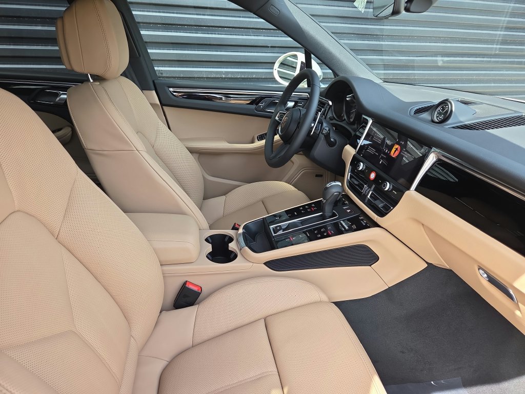 Certified 2026 Porsche Macan S AWD/4WD image 18