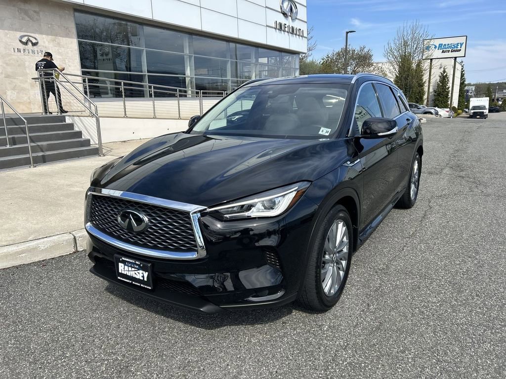 Certified 2025 INFINITI QX50 Luxe image 4