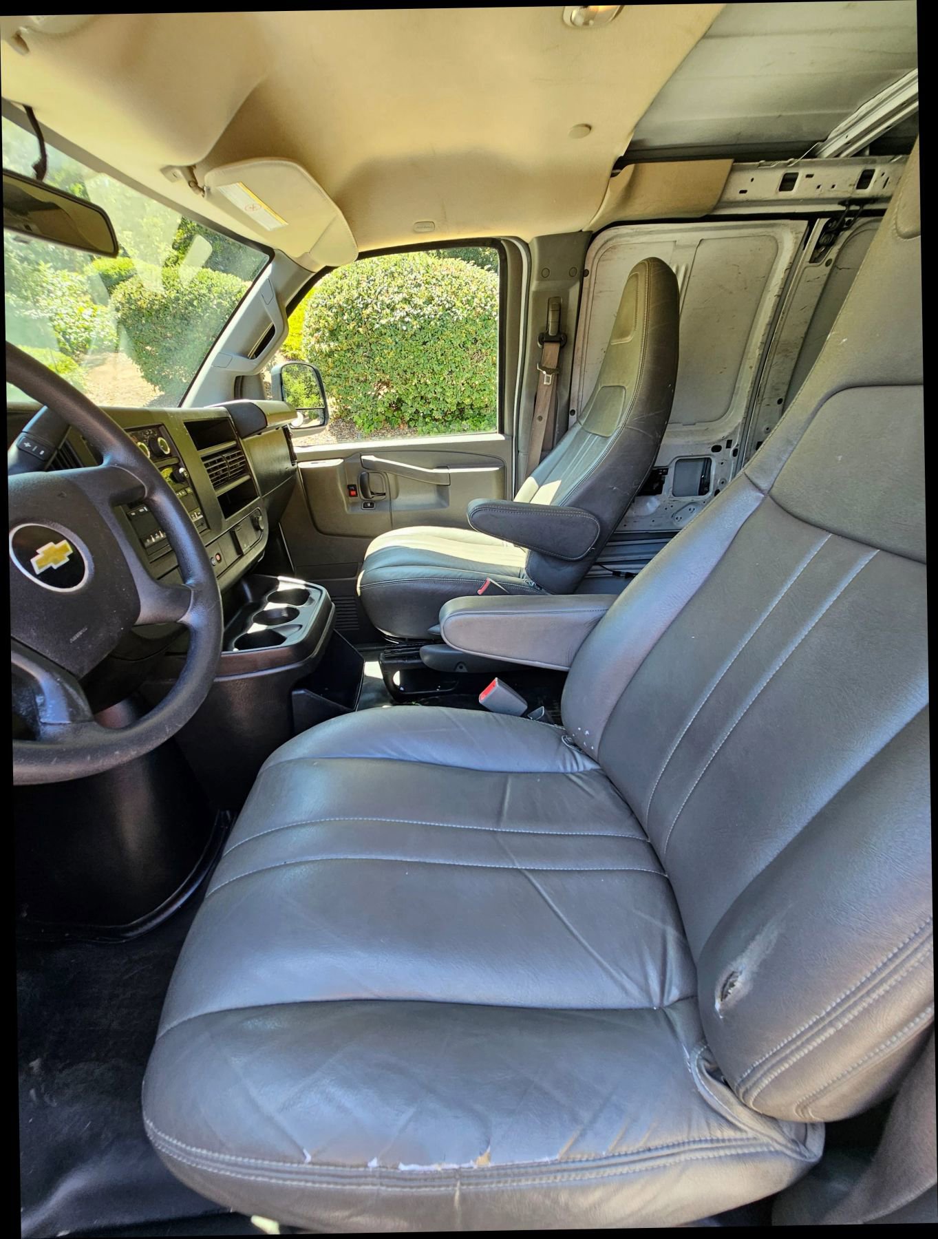 Used 2018 Chevrolet Express 2500 Extended image 19