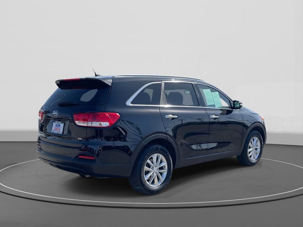 Used 2016 Kia Sorento LX image 4