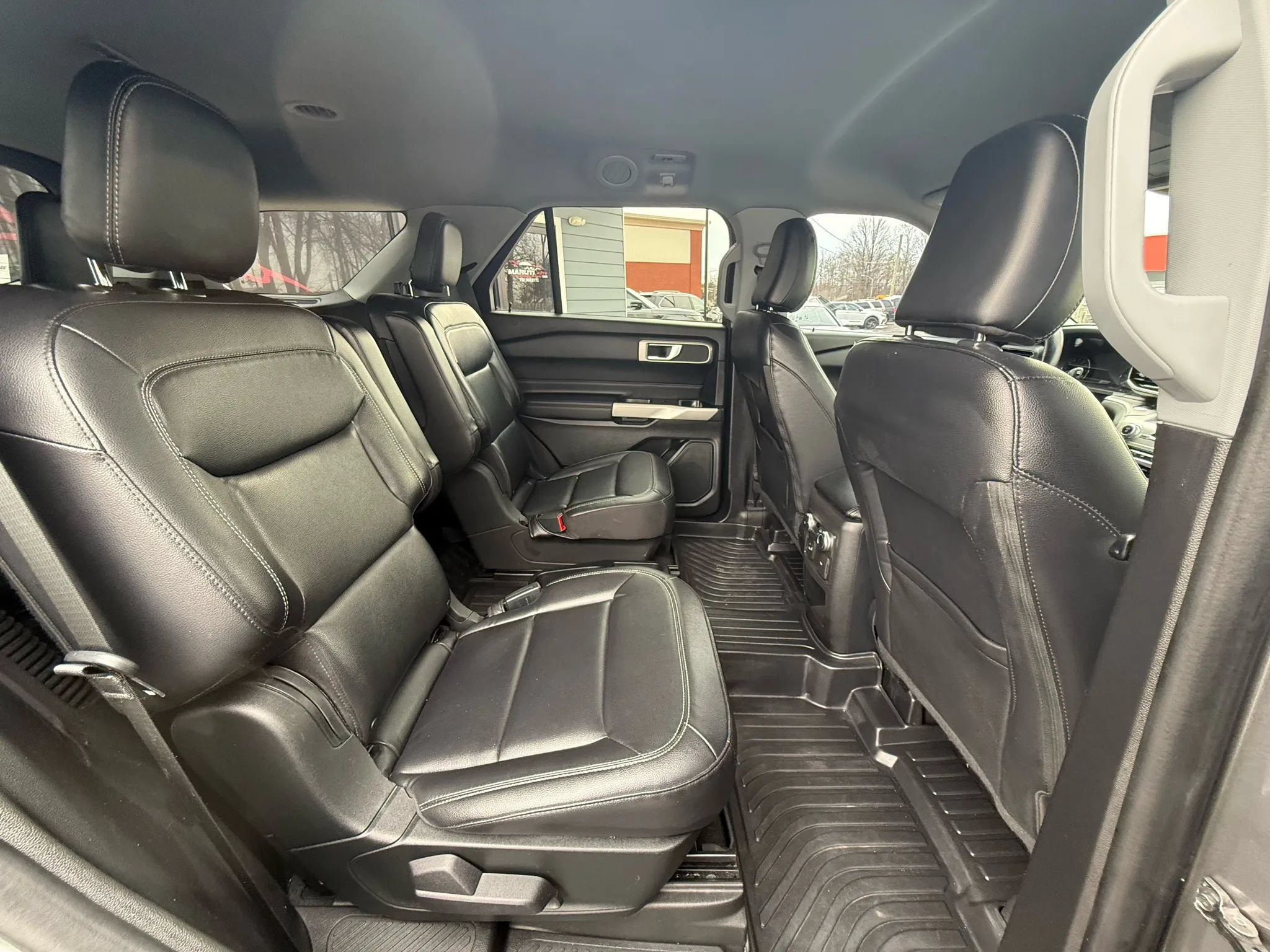 Used 2021 Ford Explorer XLT w/ Equipment Group 202A AWD/4WD image 25