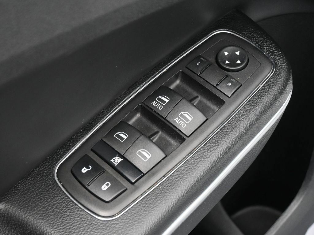 Used 2023 Chrysler 300 Touring L image 13