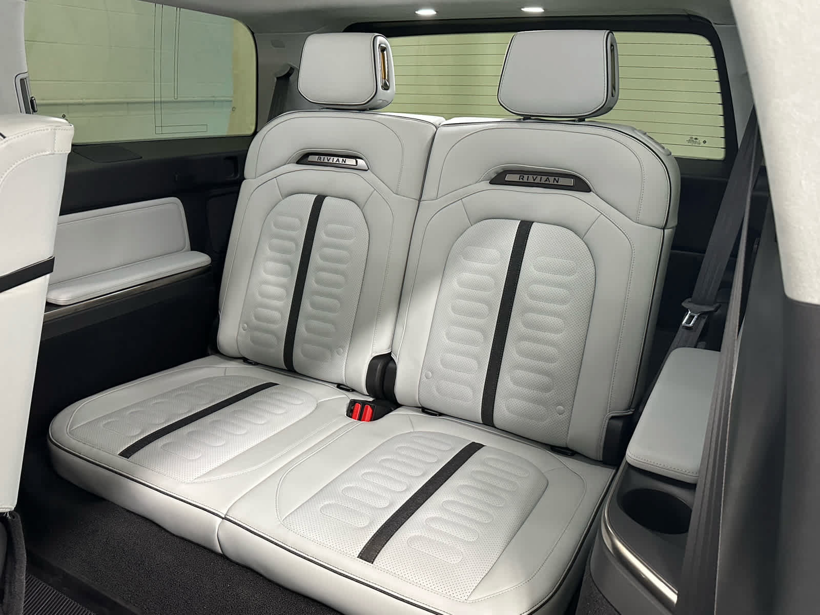 Used 2024 Rivian R1S Adventure Dual AWD/4WD image 16