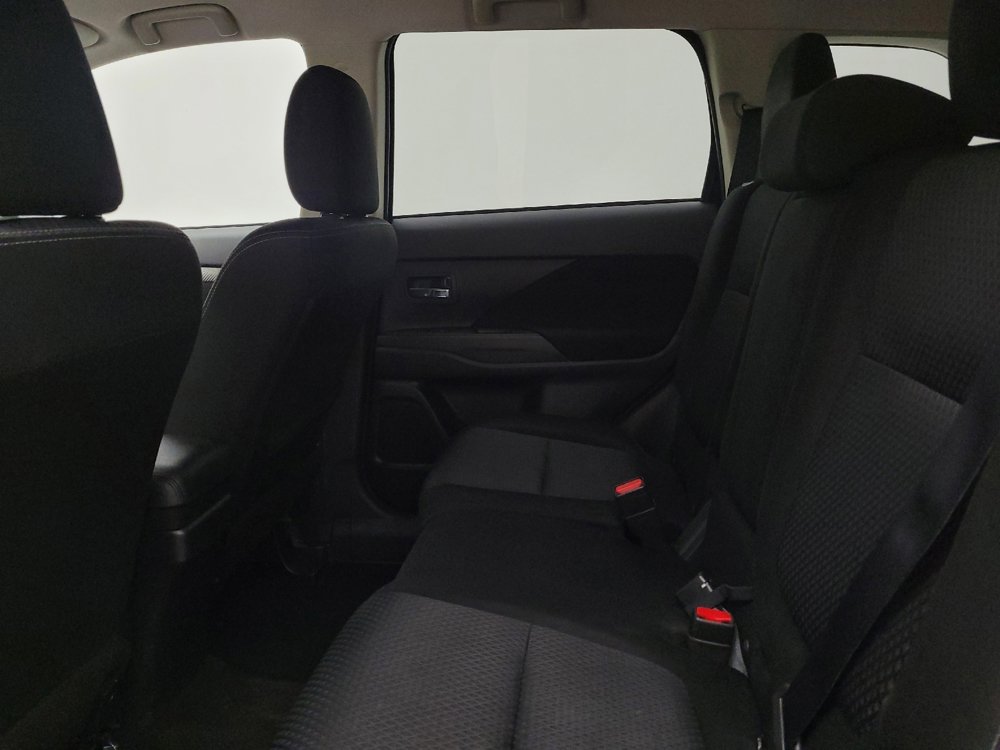 Used 2016 Mitsubishi Outlander ES image 18