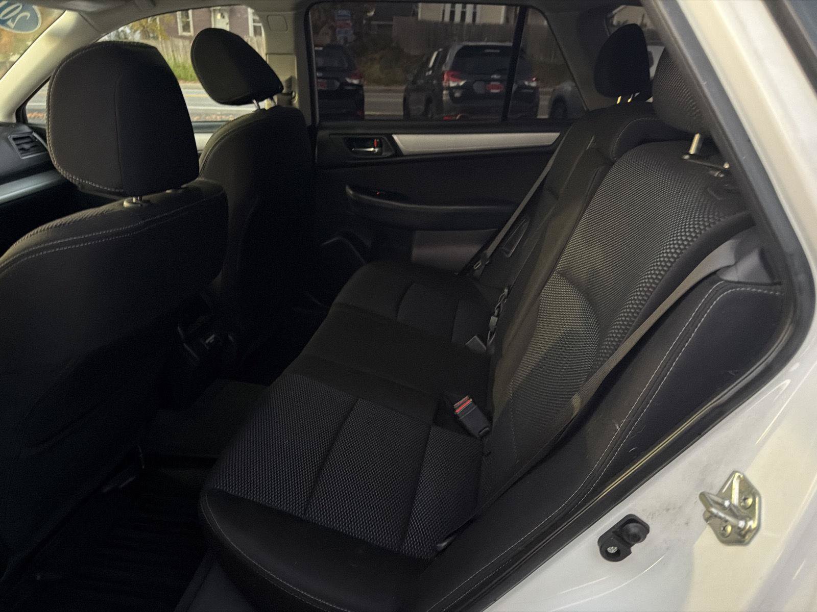 Used 2018 Subaru Outback 2.5i Premium AWD/4WD image 12