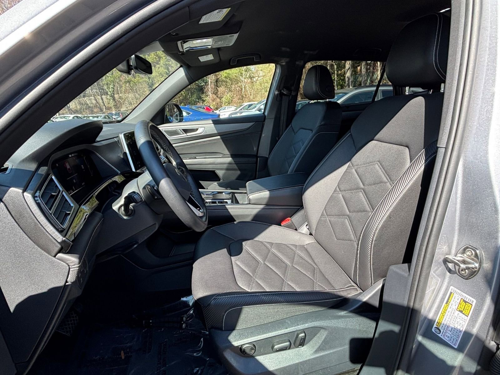 Used 2025 Volkswagen Atlas Cross Sport SE image 38