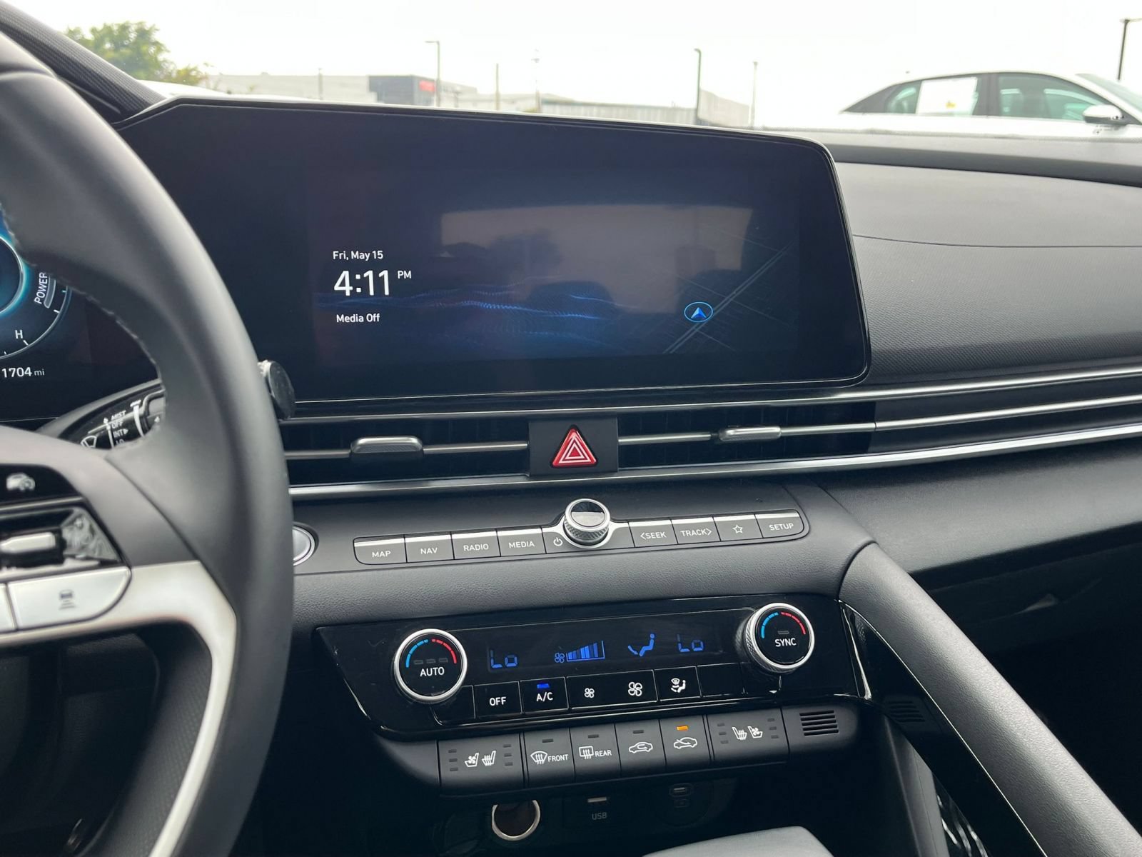 Used 2025 Hyundai Elantra Limited FWD image 17