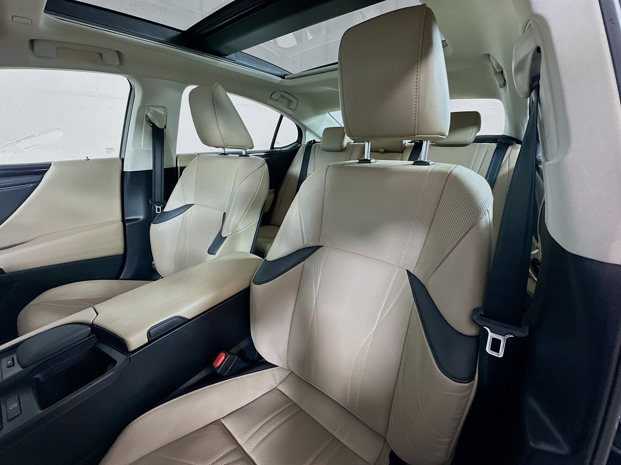 Used 2019 Lexus ES 350 Luxury w/ Accessory Package 2 image 21