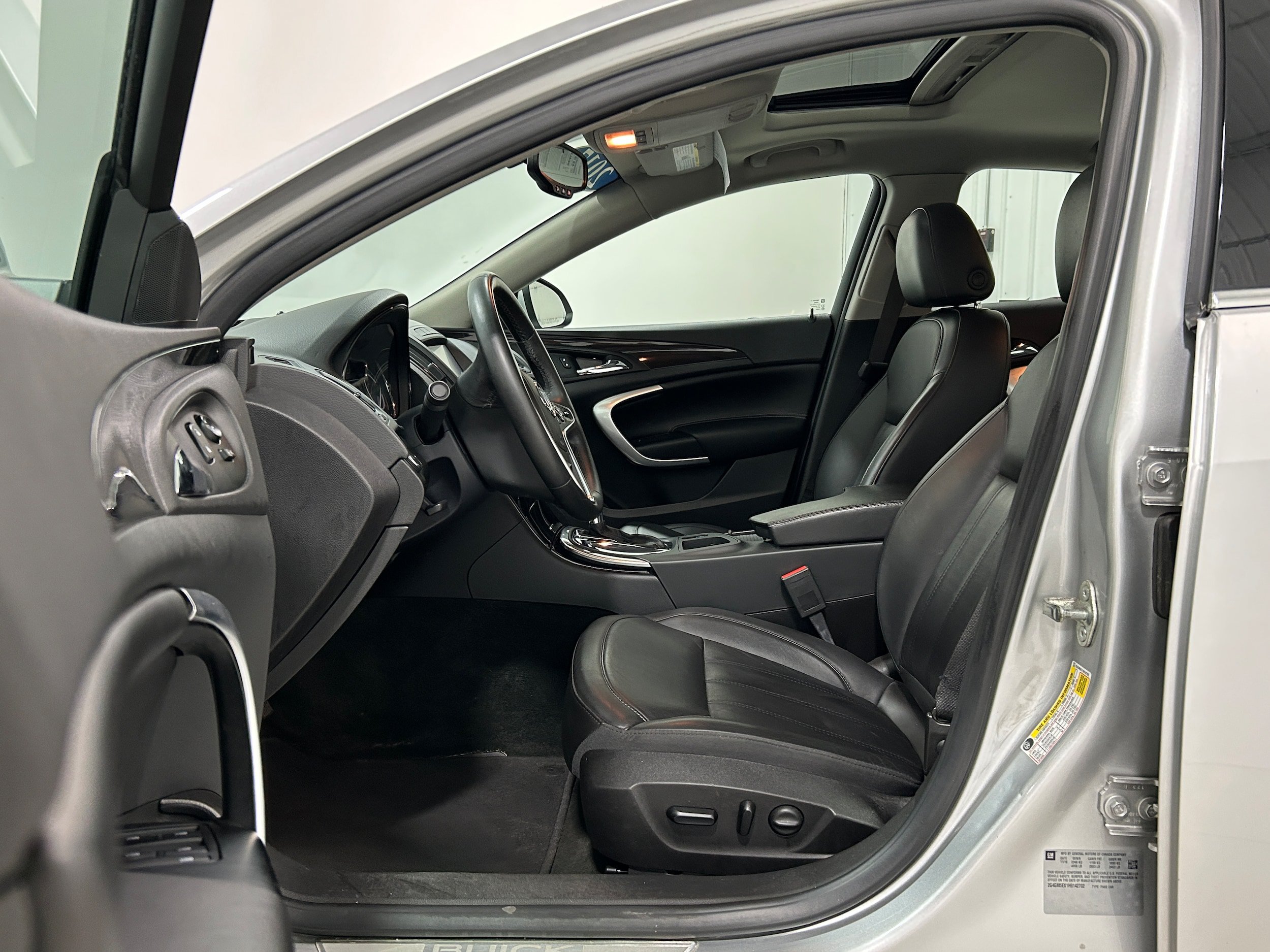 Used 2017 Buick Regal AWD image 4