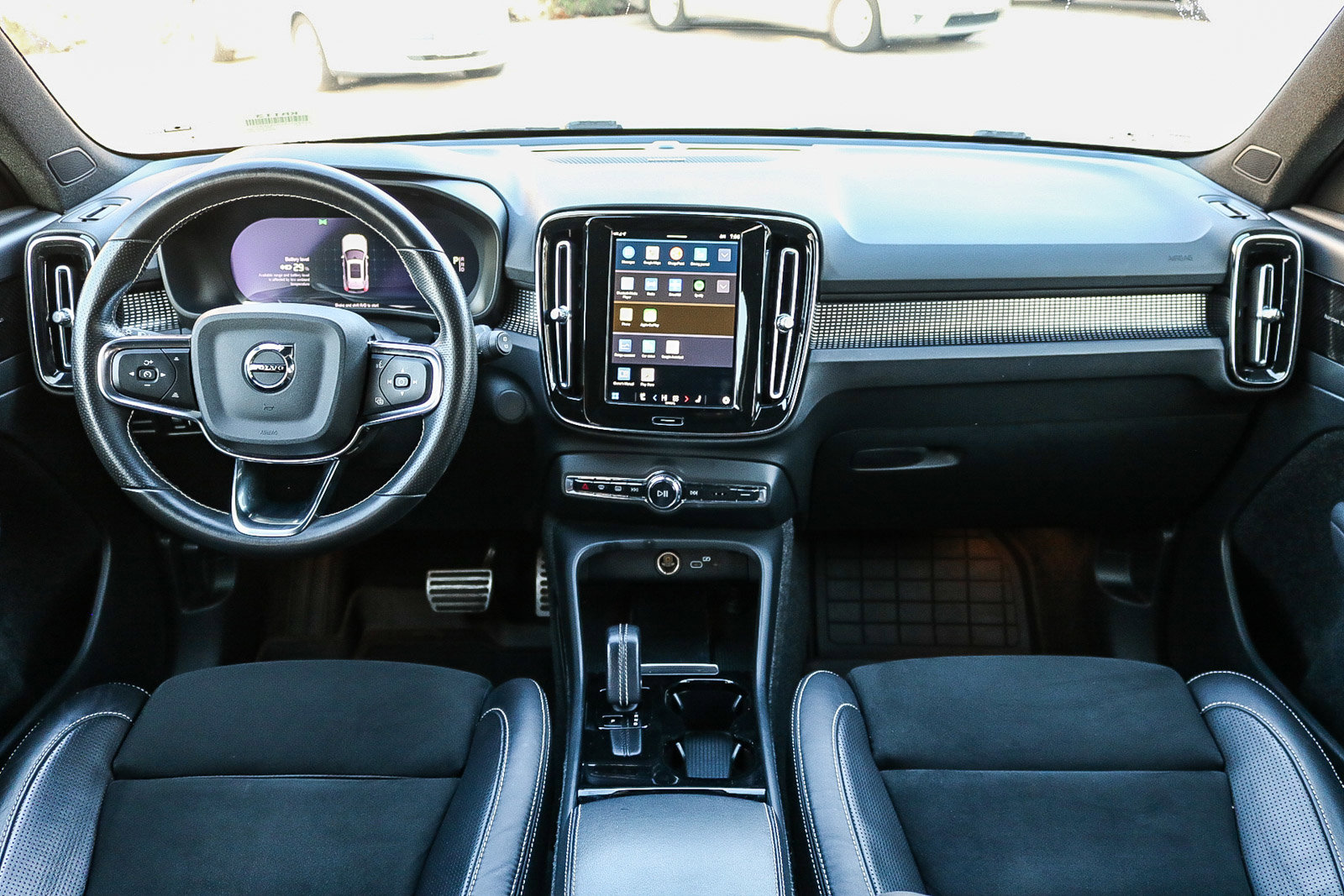 Used 2021 Volvo XC40 P8 Recharge w/ Advanced Package image 12