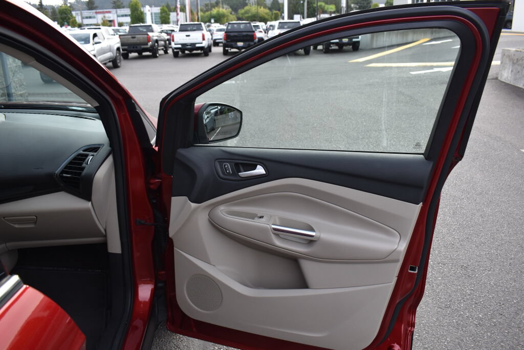 Used 2019 Ford Escape Titanium AWD/4WD image 24